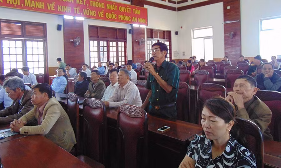  Cử tri thị trấn Phú Hòa, huyện Chư Pah kiến nghị. Ảnh: Lê Anh