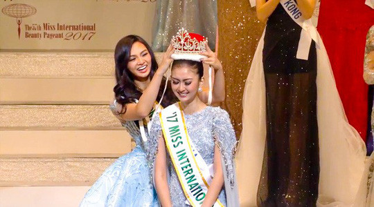 Hạnh phúc đăng quang.