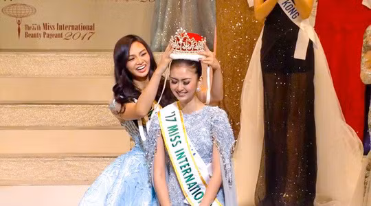 Hạnh phúc đăng quang.