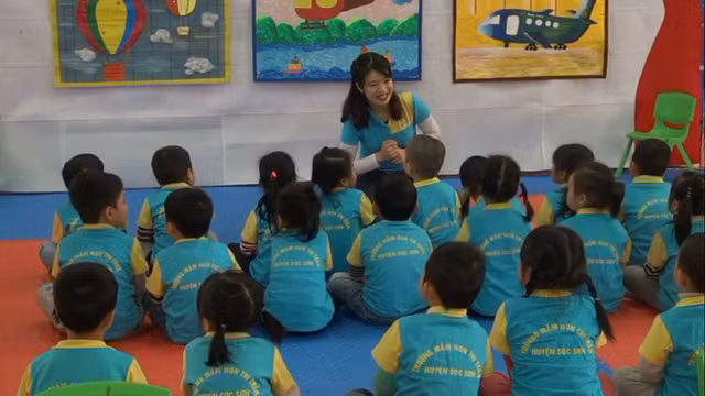 Hiện nay lương giáo viên chưa được trả theo đúng mức độ công việc, nhất là giáo viên tiểu học (ảnh minh họa)