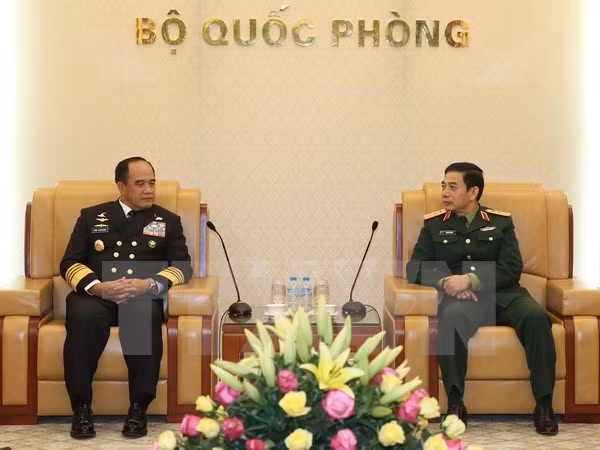 Thượng tướng Phan Văn Giang tiếp Đô đốc Ade Supandi, Tư lệnh Hải quân Indonesia. Thượng tướng Phan Văn Giang tiếp Đô đốc Ade Supandi, Tư lệnh Hải quân Indonesia.