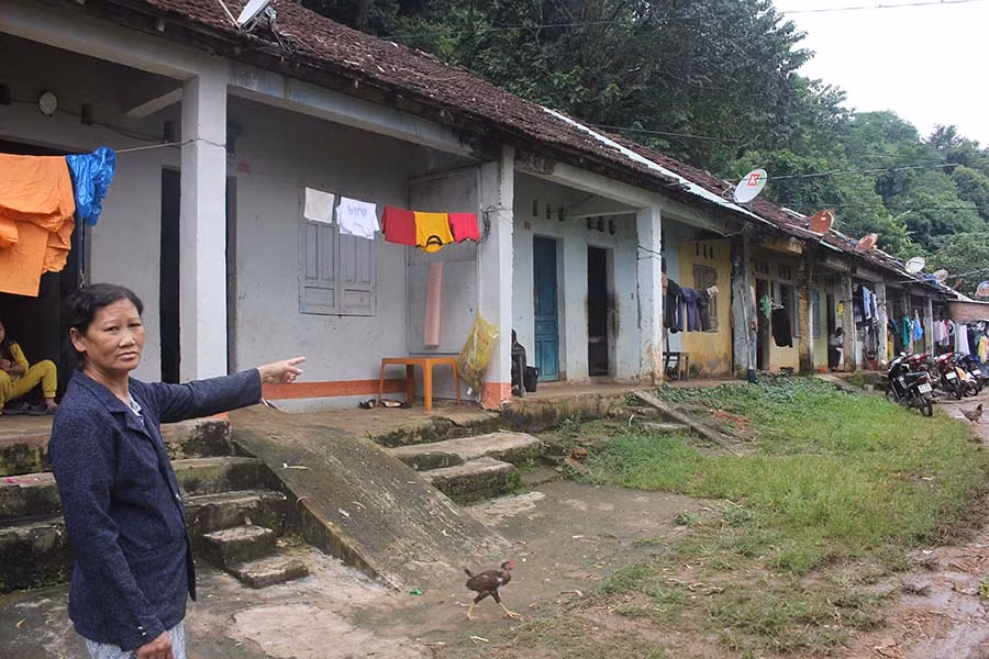  Hơn 33 hộ dân “nương nhờ” khu tập thể xập xệ. 