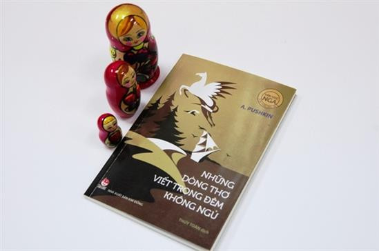 Sách "Những dòng thơ viết trong đêm không ngủ" của Pushkin là tác phẩm mới nhất thuộc tủ sách Văn học Nga của Nhà xuất bản Kim Đồng. Sách