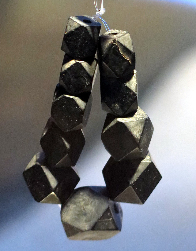 Chuỗi hạt bằng đá của người Óc Eo Chuỗi hạt bằng đá của người Óc Eo