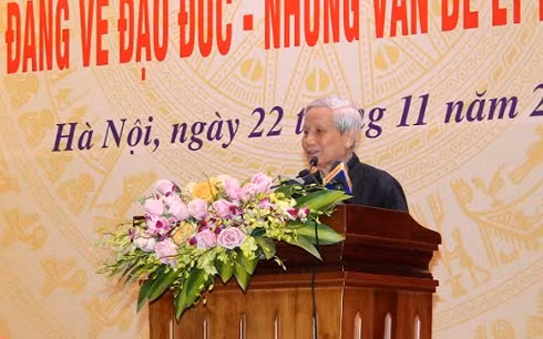 Ông Hà Đăng phát biểu tham luận tại Hội thảo.