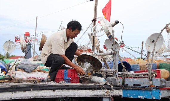 Trang thiết bị hỗ trợ thuyền cá lạc hậu, chi phí nhiên liệu tăng thêm.