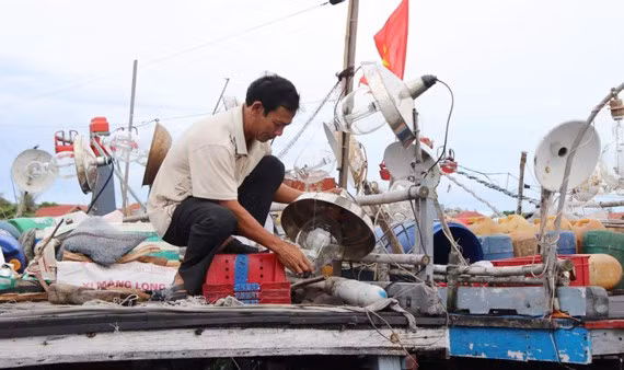 Trang thiết bị hỗ trợ thuyền cá lạc hậu, chi phí nhiên liệu tăng thêm.