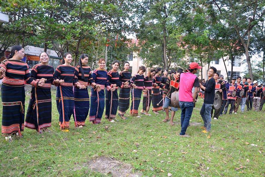 Nối rộng vòng xoang đoàn kết xã Ia Kdăm. Ảnh: Đức Phương Nối rộng vòng xoang đoàn kết xã Ia Kdăm. Ảnh: Đức Phương