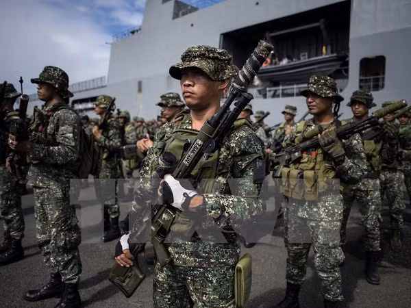 Binh sỹ Philippines làm nhiệm vụ tại khu vực Manila.