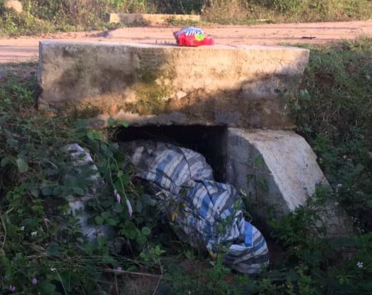 Thi thể bà Trúc bị quấn trong tấm bạc.