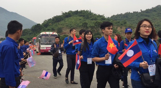 Đoàn đại biểu sinh viên, thanh niên VN sang Lào tham gia chương trình Theo dấu chân lãnh tụ Việt - Lào năm 2017