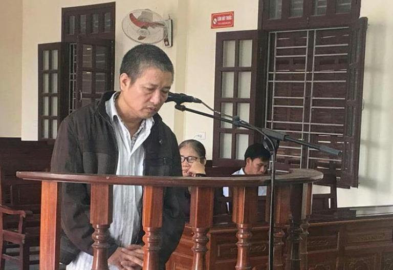 Bị cáo Trương Quang Bình trước vành móng ngựa.