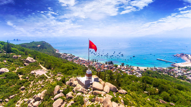 Cột cờ thanh niên tại đảo Cù Lao Xanh Cột cờ thanh niên tại đảo Cù Lao Xanh