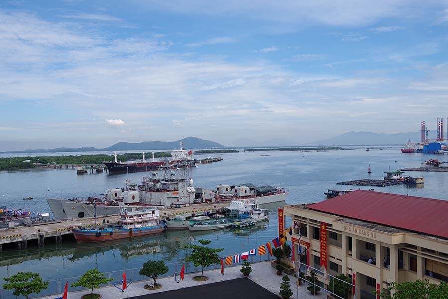 Tàu thuyền của Lữ đoàn túc trực sẵn sàng cứu hộ. Ảnh: Mai Thắng  Tàu thuyền của Lữ đoàn túc trực sẵn sàng cứu hộ. Ảnh: Mai Thắng