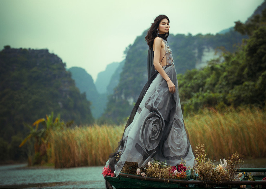 Sau khi trở thành quán quân Vietnam's Next Top Model 2017, Kim Dung xuất hiện nhiều trên các sàn diễn thời trang trong nước và cũng được các nhà thiết kế chọn làm "nàng thơ". Trong bộ ảnh mới thực hiện, cô là nàng thơ cho bộ sưu tập Fairy land (Vùng đất tiên) của Thảo Nguyễn. Sau khi trở thành quán quân Vietnam's Next Top Model 2017, Kim Dung xuất hiện nhiều trên các sàn diễn thời trang trong nước và cũng được các nhà thiết kế chọn làm