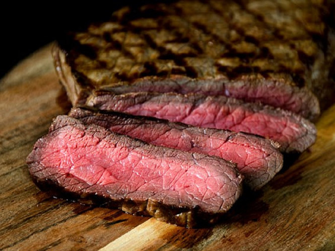 Ăn quá nhiều thịt có thể làm tăng nguy cơ bị sỏi thận. Ăn quá nhiều thịt có thể làm tăng nguy cơ bị sỏi thận.