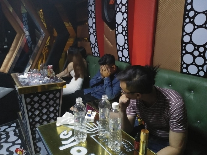 Các đối tượng bị phát hiện trong tình trạng "phê" ma túy. Các đối tượng bị phát hiện trong tình trạng