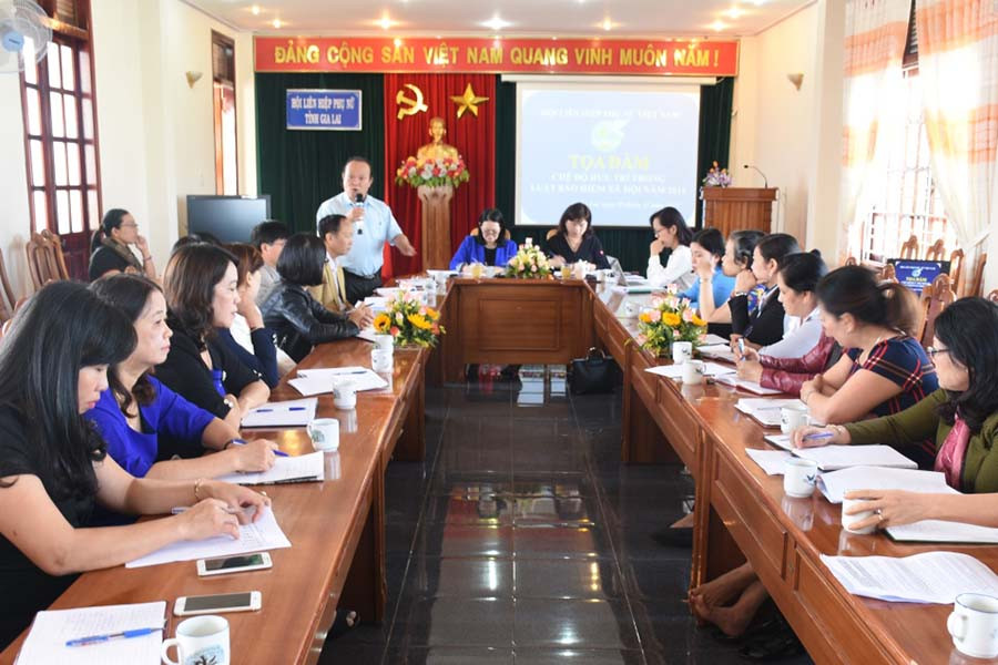  Nhiều đại biểu cho rằng chính sách BHXH đã có nhiều sửa đổi nhưng vẫn còn nhiều bất cập. Ảnh: Hoành Sơn