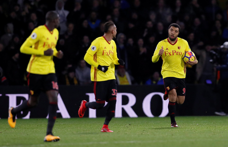 Deeney (phải) - tác giả bàn rút ngắn tỉ số xuống 1-3 cho Watford. Ảnh: REUTERS