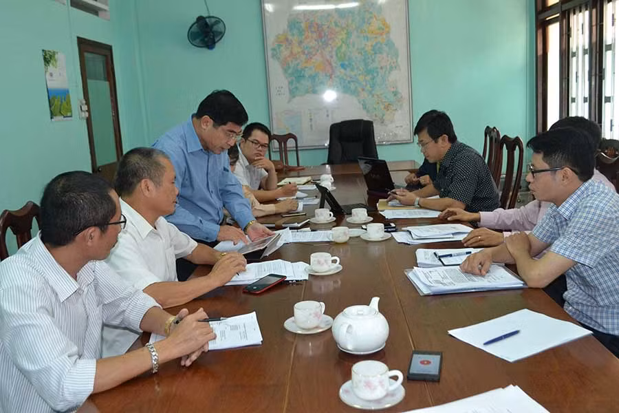  Ông Nguyễn Nhĩ-Phó Giám đốc Sở Nông nghiệp và PTNT, kiêm Chi Cục trưởng Chi Cục Kiểm lâm tỉnh thông tin với báo chí. Ảnh: Lê Nam