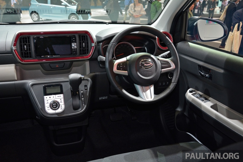 Bên trong buồng lái của Daihatsu Boon với nhiều nâng cấp.