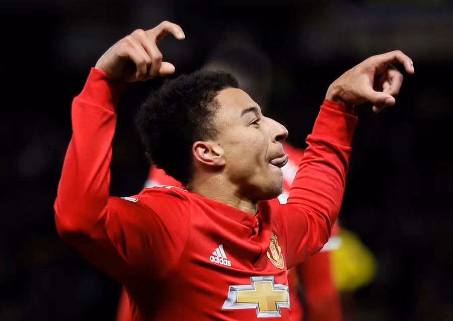 Lingard ăn mừng bàn nâng tỉ số lên 4-2 cho M.U. Ảnh: REUTERS