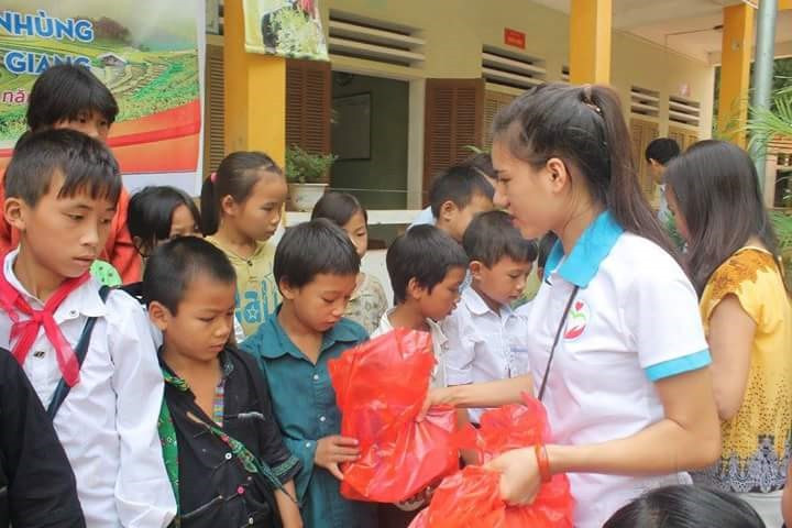 Tươi trong một lần đi tình nguyện. Tươi trong một lần đi tình nguyện.