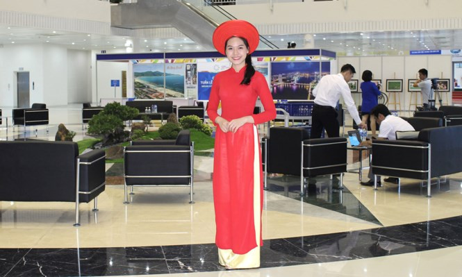 Những ngày diễn ra APEC, Linh Chi là thành viên của tiểu ban lễ tân. Những ngày diễn ra APEC, Linh Chi là thành viên của tiểu ban lễ tân.