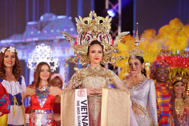 Khánh Ngân bất ngờ đăng quang cuộc thi Miss Globe 2017 (Hoa hậu Sắc đẹp Toàn cầu).
