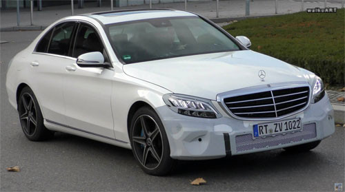 Mẫu xe chạy thử gần như không còn ngụy trang, để lộ rõ thiết kế đèn pha toàn LED.