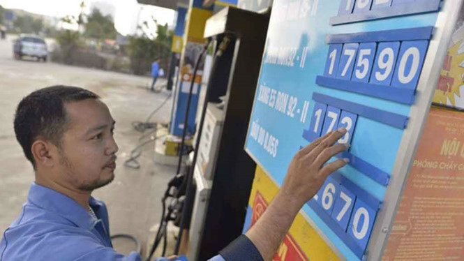 Chiều nay (20-11), xăng RON 92 tăng giá lên hơn 18.500 đồng/lít Chiều nay (20-11), xăng RON 92 tăng giá lên hơn 18.500 đồng/lít