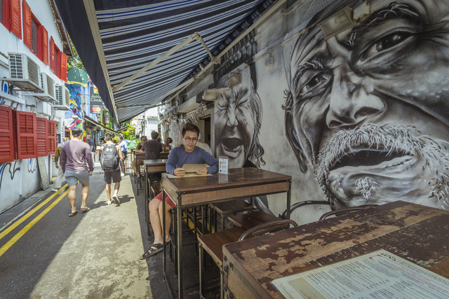 Quán dừng chân bên lối nhỏ