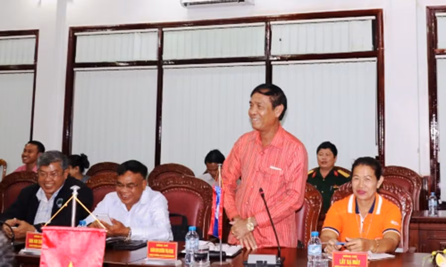 Đồng chí Khăm Đun Đuông Phạ Bang bày tỏ sự cảm ơn trước sự đón tiếp trọng thị của Binh đoàn. Ảnh: Hồng Thương