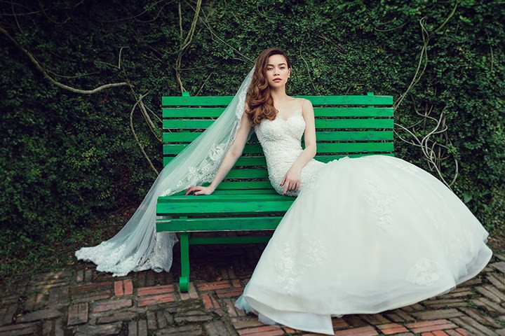 Kể từ sau khi rút lui khỏi làng mẫu, Hồ Ngọc Hà chuyên tâm với nghiệp cầm ca, lập gia đình và sinh con.