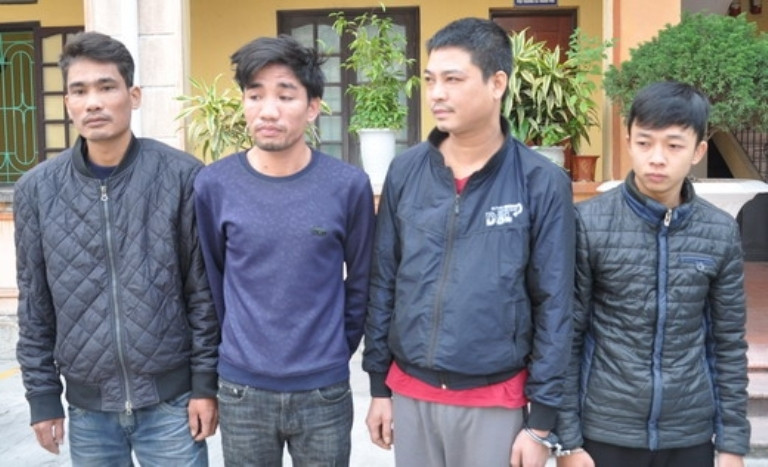 Trung cùng đồng bọn tại cơ quan công an. Trung cùng đồng bọn tại cơ quan công an.