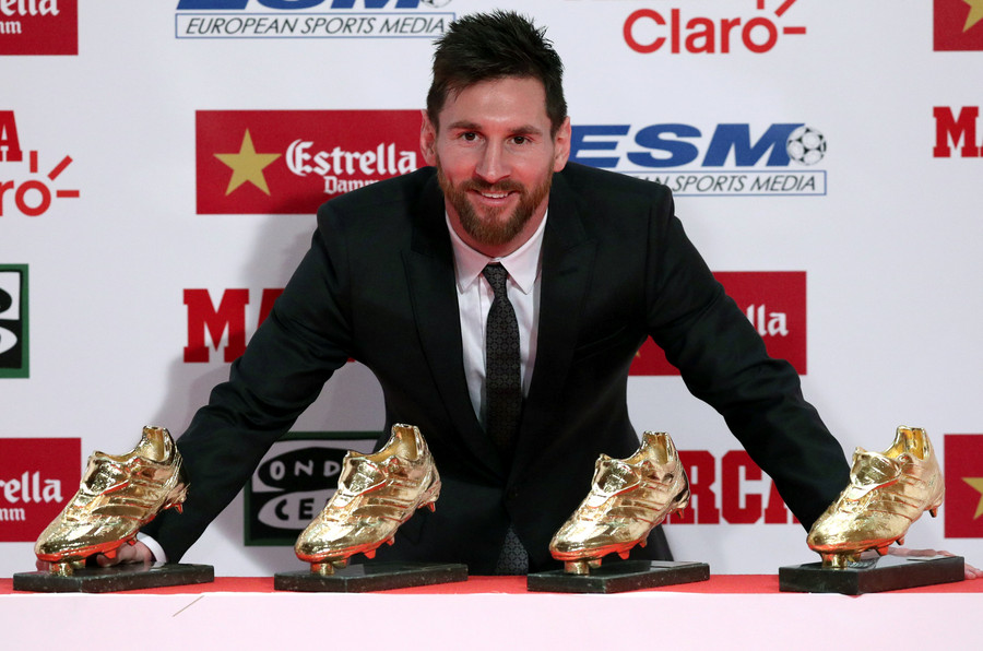 Messi và 4 Chiếc giày vàng châu Âu. Ảnh: REUTERS