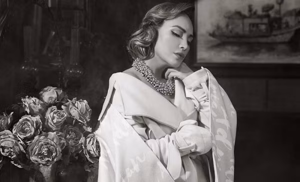 Không dừng lại ở vai trò là nguồn cảm hứng, Thanh Hà còn làm người mẫu thực hiện bộ ảnh mới, giới thiệu những thiết kế nằm trong bộ sưu tập vừa ra mắt.