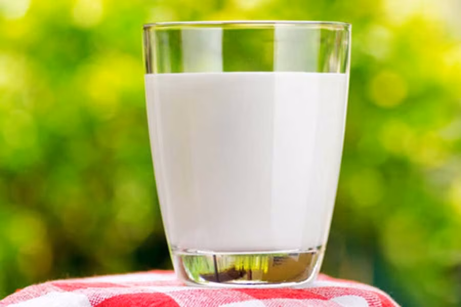 Không có gì tốt hơn là uống một ly sữa và mật ong để bắt đầu ngày mới