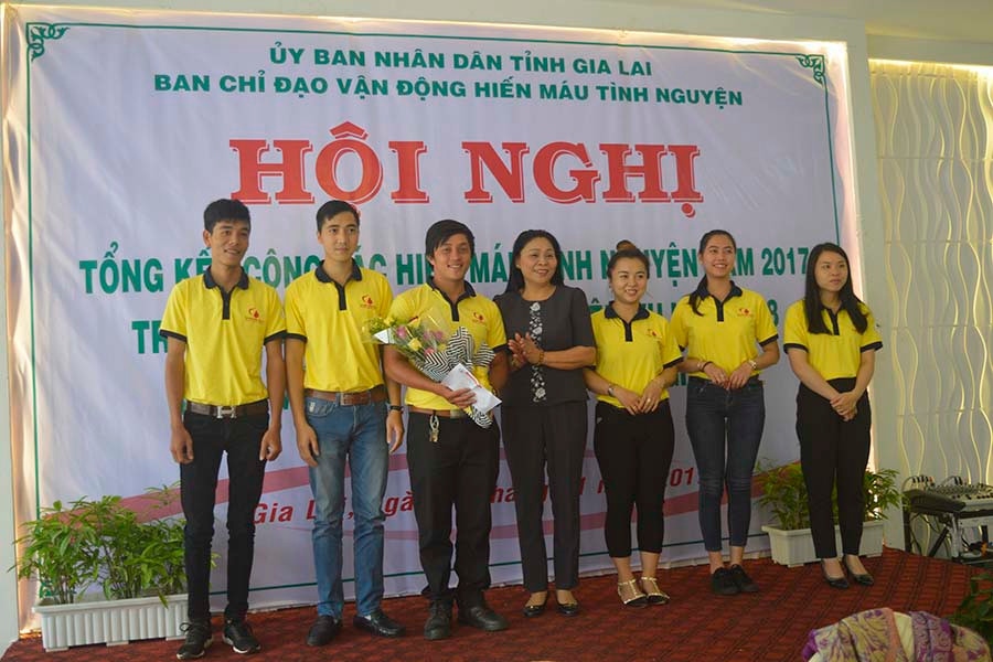 Ra mắt Câu lạc bộ máu nóng Gia Lai. Ảnh: Đinh Yến  Ra mắt Câu lạc bộ máu nóng Gia Lai. Ảnh: Đinh Yến