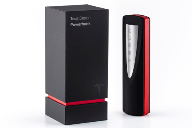 Pin sạc dự phòng của Tesla có thể làm việc với cả điện thoại Android và iPhone. Pin sạc dự phòng của Tesla có thể làm việc với cả điện thoại Android và iPhone.