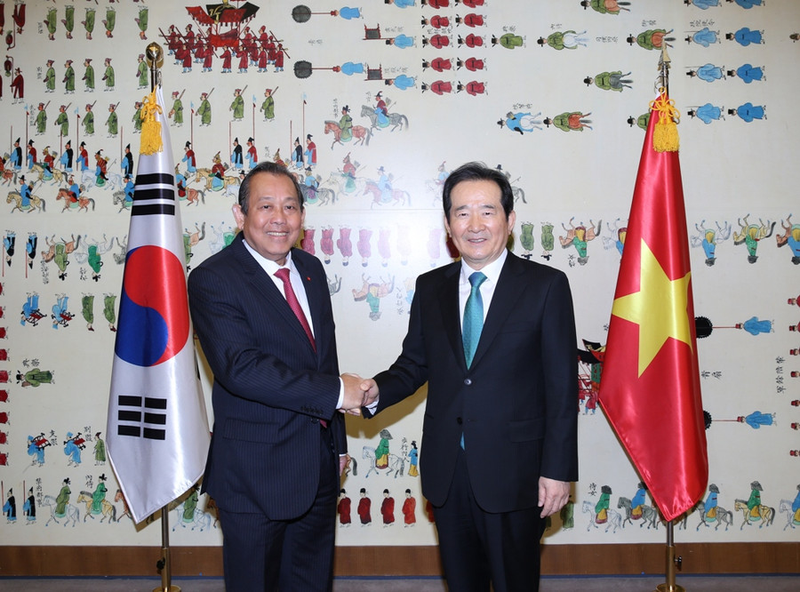 Phó Thủ tướng Trương Hòa Bình hội kiến Chủ tịch Quốc hội Hàn Quốc Chung Sye-kyun.
