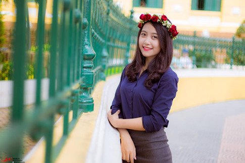 Hà là một cô gái xinh đẹp. Hà là một cô gái xinh đẹp.