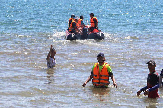 Lực lượng chức năng tìm kiếm cháu Cao Văn Quốc Tịch bị mất tích.