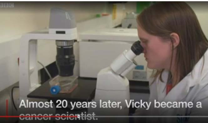 Vicky Forster (bị ung thư máu khi 7 tuổi) đã trở thành nhà nghiên cứu bệnh ung thư. Vicky Forster (bị ung thư máu khi 7 tuổi) đã trở thành nhà nghiên cứu bệnh ung thư.