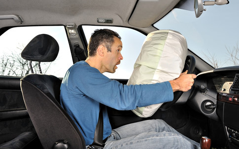  Khi xảy ra va chạm, túi khí được bơm phồng gần như ngay lập tức với thời gian chỉ tính bằng mili giây