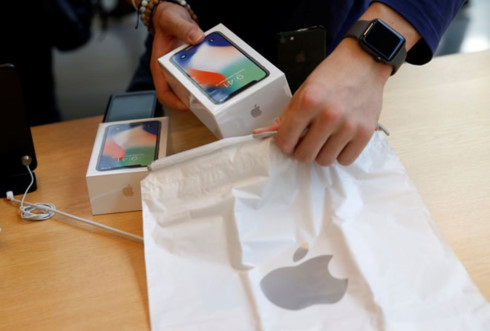 Giá iPhone X giảm nhanh tại Việt Nam. (Ảnh: Mail Online.)