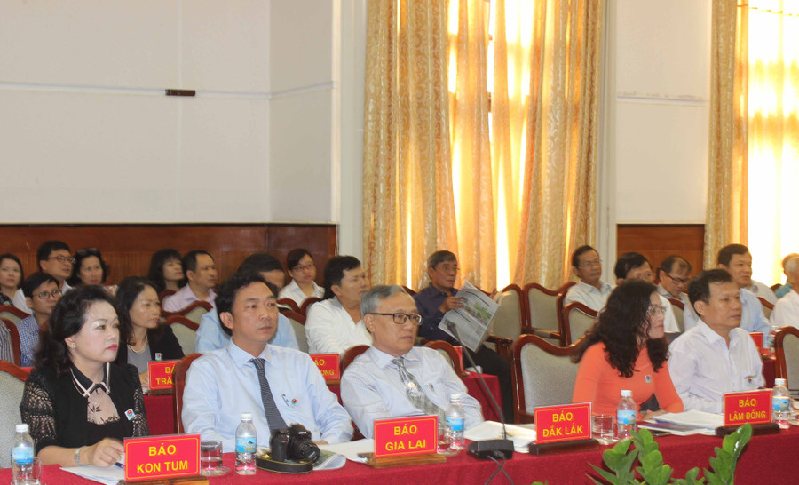 Nhà báo Lương Văn Danh- Phó tổng Biên tập Báo Gia Lai tham gia hội thảo. Ảnh: Nguyễn Diệp 