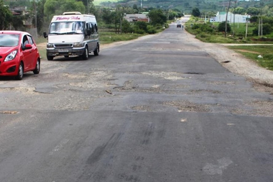  Hiện dự án tăng cường kết nối giao thông khu vực Tây Nguyên và nâng cấp quốc lộ 19 đã ký xong hiệp định vay vốn và đang tiến hành tuyển chọn tư vấn. (Ảnh: ĐÌNH VĂN/LĐO)