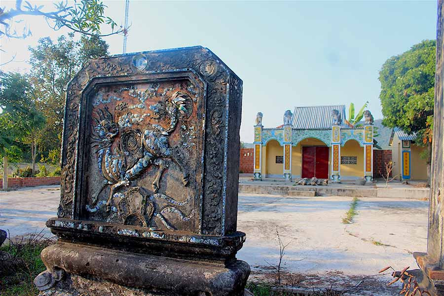  Một góc Đình An Cư-di tích có khả năng được xây dựng trên nền một di tích cũ thời Chăm-pa. Ảnh: Hồng Thi