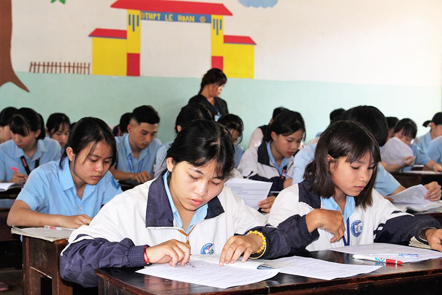 Học sinh lớp 12 toàn tỉnh đang ở giai đoạn 2 của đợt ôn thi THPT Quốc gia 2019 (trong ảnh: một tiết ôn tập tại Trường THPT Lê Hoàn, huyện Đức Cơ). Ảnh N.G  Học sinh lớp 12 toàn tỉnh đang ở giai đoạn 2 của đợt ôn thi THPT Quốc gia 2019 (trong ảnh: một tiết ôn tập tại Trường THPT Lê Hoàn, huyện Đức Cơ). Ảnh N.G